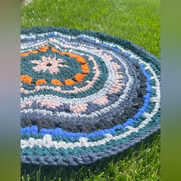 HAND crochet bohemian recycled round floor placement mat 30" - Picture 9 of 9